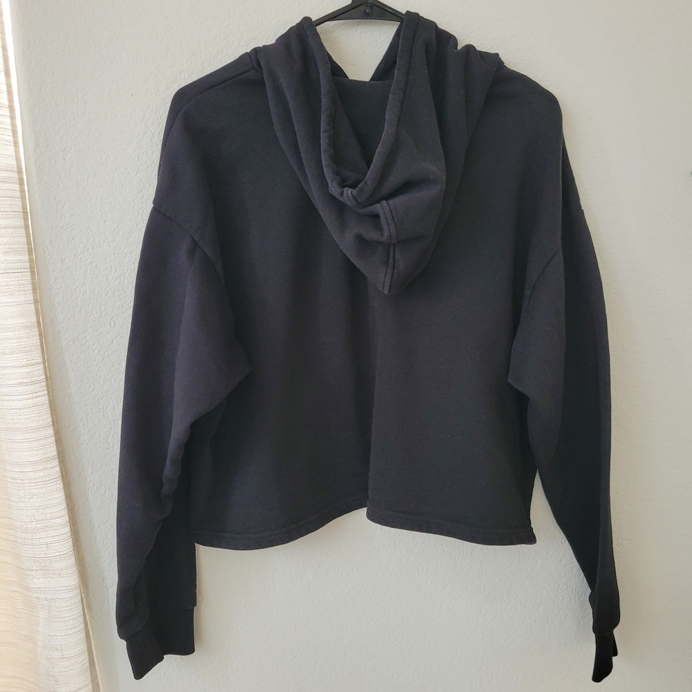 PUMA Cropped Hoodie – Size L
Condition: Gently used / Like new - Picture 2 of 7